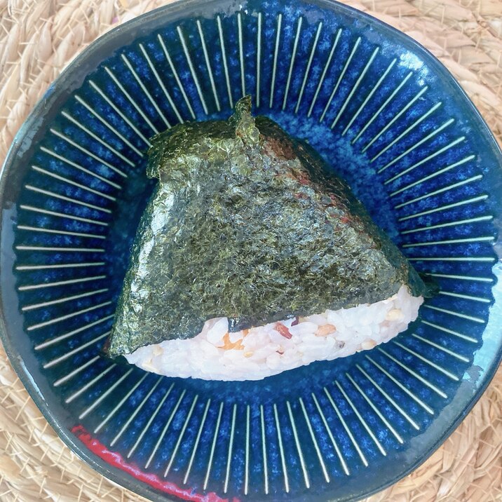 《鯖・梅・昆布)具沢山おにぎり
